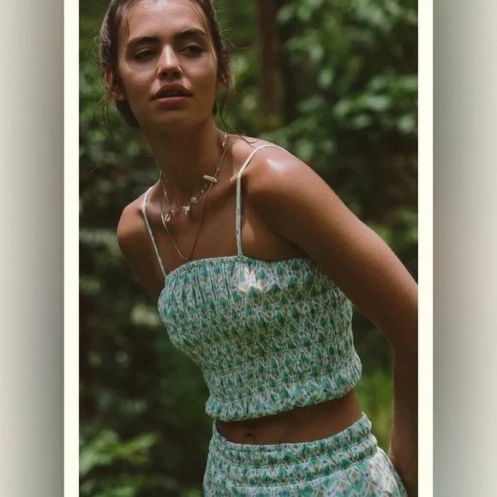 NWT O'Neill Smocked Top m